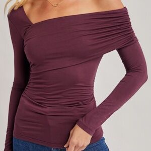 NWT Bluivy‎ Off the Shoulder Long Sleeve Top Plum Large